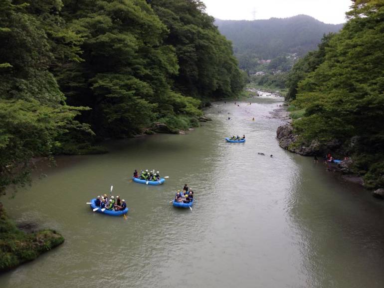 From spring, visitors can also go rafting and canoeing in Okutama river.