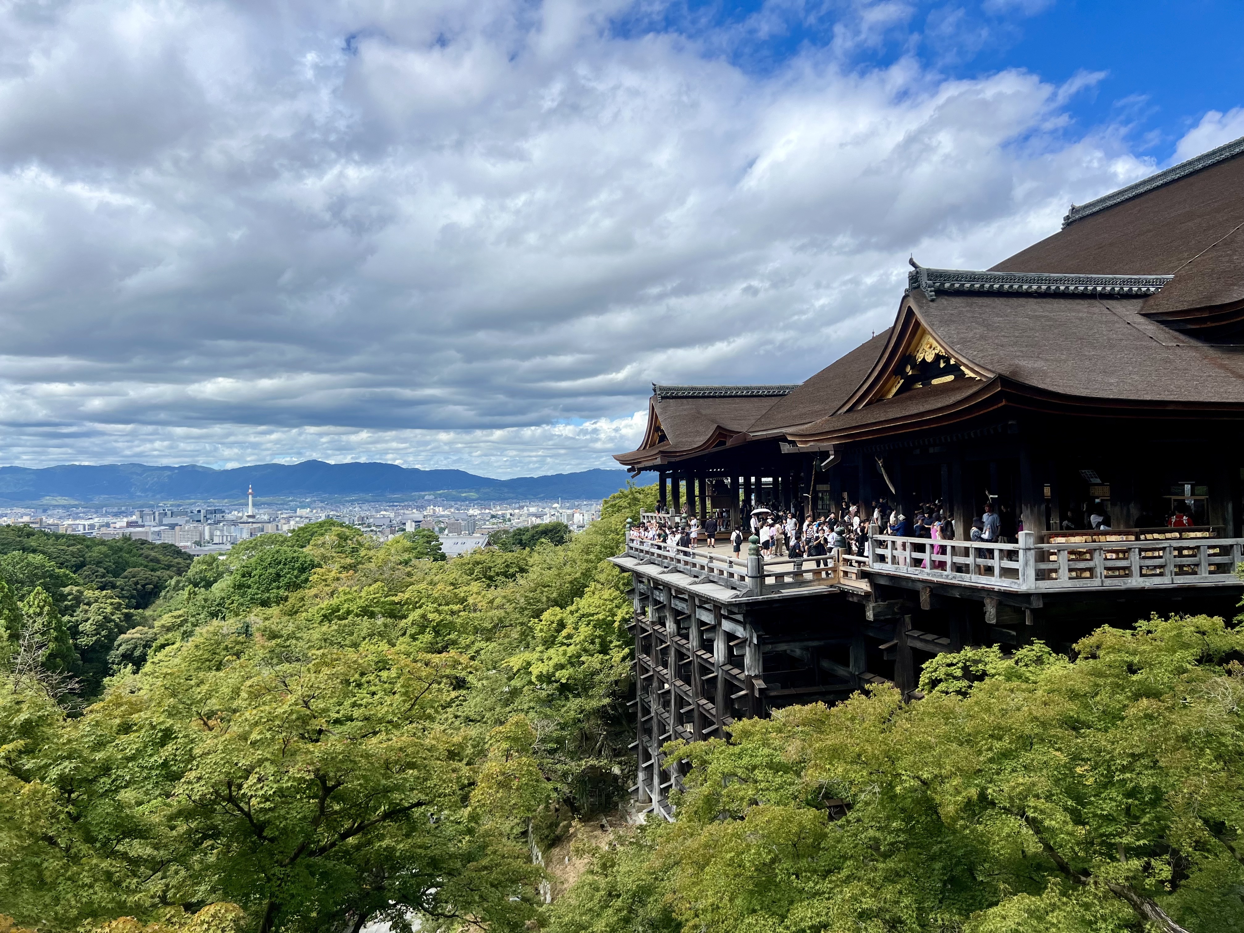 wide shot of Kiyomizu-derra veranda